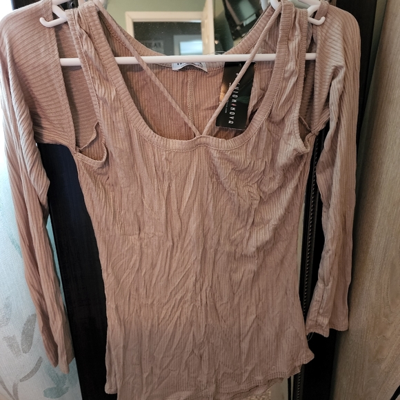 Top - Picture 1 of 2